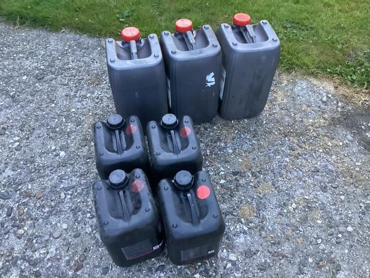 jerrycans petroleum diesel benzine brandstofopslag bloempot, Tuin en Terras, Regentonnen, Gebruikt, Kunststof, Minder dan 75 liter