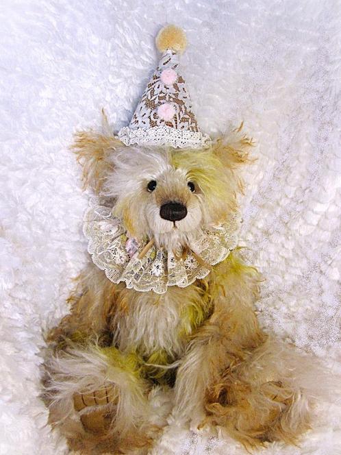 Clown pierrot hoed met kanten kraag voor Charlie Bears, Verzamelen, Beren en Cherished Teddies, Nieuw, Verzenden