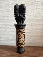 Houten beeld pillenkoker Papoea Indonesië volkskunst bamboe, Antiek en Kunst, Kunst | Niet-Westerse kunst, Ophalen of Verzenden