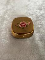 Petit-Point pillendoosje met geborduurde rozen, Antiek en Kunst, Ophalen of Verzenden