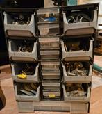 Opbergkastje gevuld met ijzerwaren (1), Ophalen of Verzenden, Zo goed als nieuw