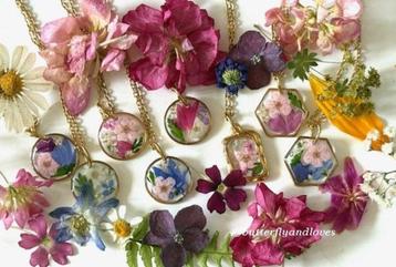 Gedroogde bloemenhanger ketting natuurlijk en tijdloos beschikbaar voor biedingen