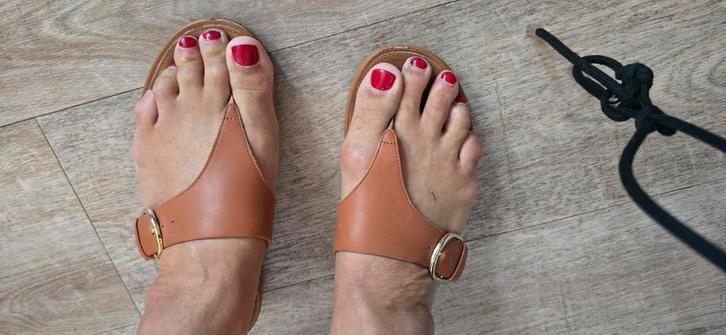 Leren fitflops brede voet cognac mt 40 - 40,5, Kleding | Dames, Schoenen, Zo goed als nieuw, Bruin, Ophalen of Verzenden