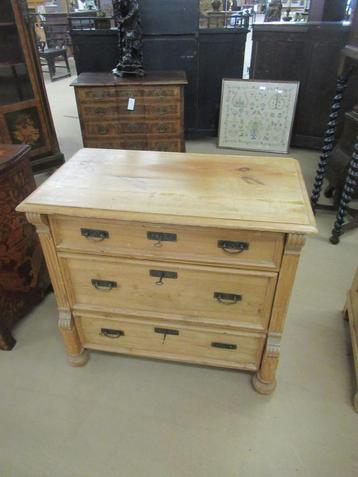 Oer 11634 ANTIEKE 19e eeuwse grenenhouten laden commode beschikbaar voor biedingen