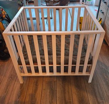 Witte Houten Babybox met Jolijn Boxkleed  beschikbaar voor biedingen