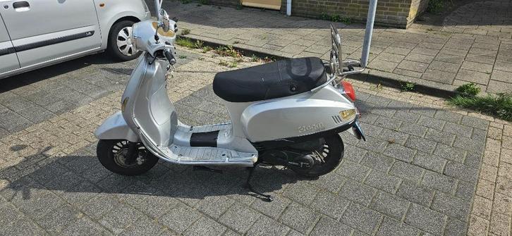 agm vx 50, Fietsen en Brommers, Snorfietsen en Snorscooters, Zo goed als nieuw, Overige merken, Benzine, Ophalen