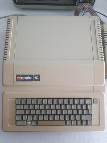 Apple IIe 65C02 A2S2064P met 64KB ram en Disk II Drive beschikbaar voor biedingen
