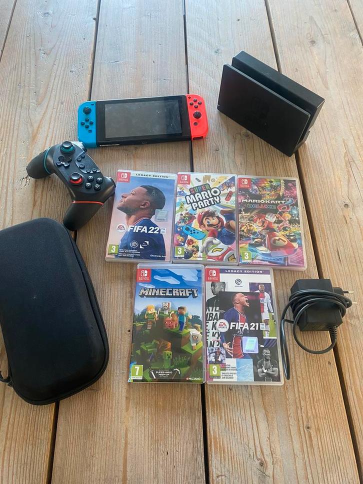 Nintendo switch V2 2019 incl extra controller en handige tas, Spelcomputers en Games, Spelcomputers | Nintendo Switch, Zo goed als nieuw