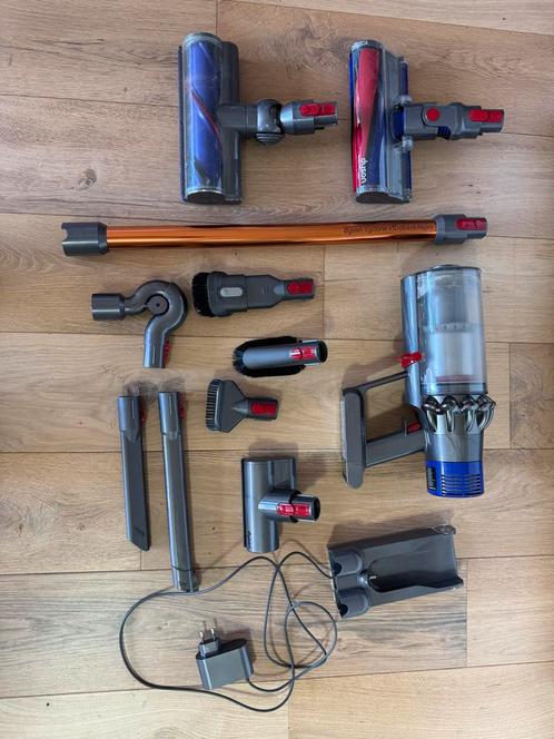 Dyson Steelstofzuiger V10 met Accessoires, Witgoed en Apparatuur, Stofzuigers, Gebruikt, Stofzuiger, Minder dan 1200 watt, Reservoir
