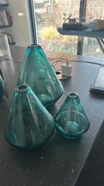 Dutz vaasjes, Ophalen of Verzenden, Minder dan 50 cm, Groen, Glas