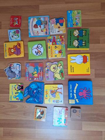 Diverse kinder- en babyboeken beschikbaar voor biedingen