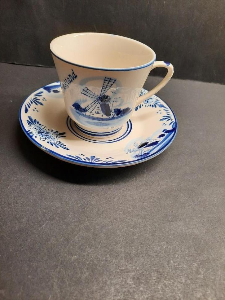 Kop en schotel Delfts Blauw Gemerkt: VERO Hand Painted, Antiek en Kunst, Antiek | Servies los, Ophalen of Verzenden