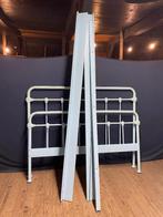 Lichtblauw metalen spijlenbed 140x200, Ophalen, Gebruikt, Blauw, Tweepersoons