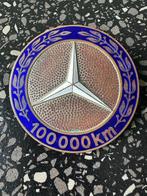 Fraai Mercedes 100.000 km. embleem. Logo oldtimer auto., Ophalen of Verzenden, Gebruikt, Overige typen