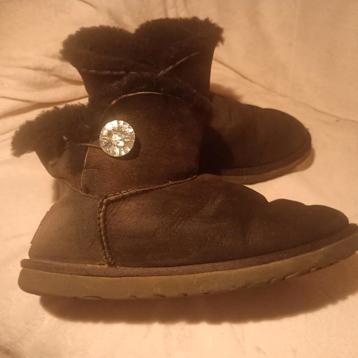 Zwarte uggs met swarovski maat 40 beschikbaar voor biedingen
