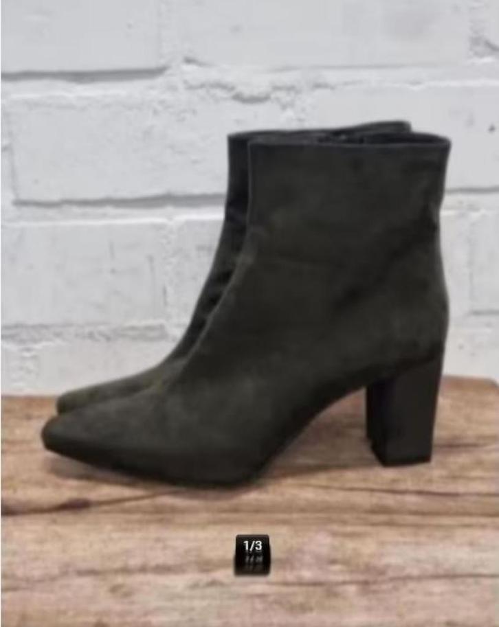 GIULIA - Suedine enkellaarsjes maat 40 - Nieuw €79,95, Kleding | Dames, Schoenen, Nieuw, Lage of Enkellaarzen, Groen, Ophalen of Verzenden