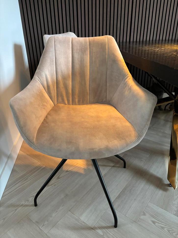 4 Champagnekleurige Velvet Eetkamerstoelen draaibaar, Huis en Inrichting, Stoelen, Gebruikt, Vier, Stof, Overige kleuren, Ophalen