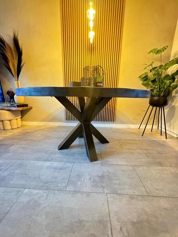 Houten Eettafel - 150cm Blad beschikbaar voor biedingen