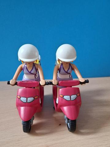 2x Playmobil Zomers Meisje met Scooter – Tweeling nr: 9084 beschikbaar voor biedingen