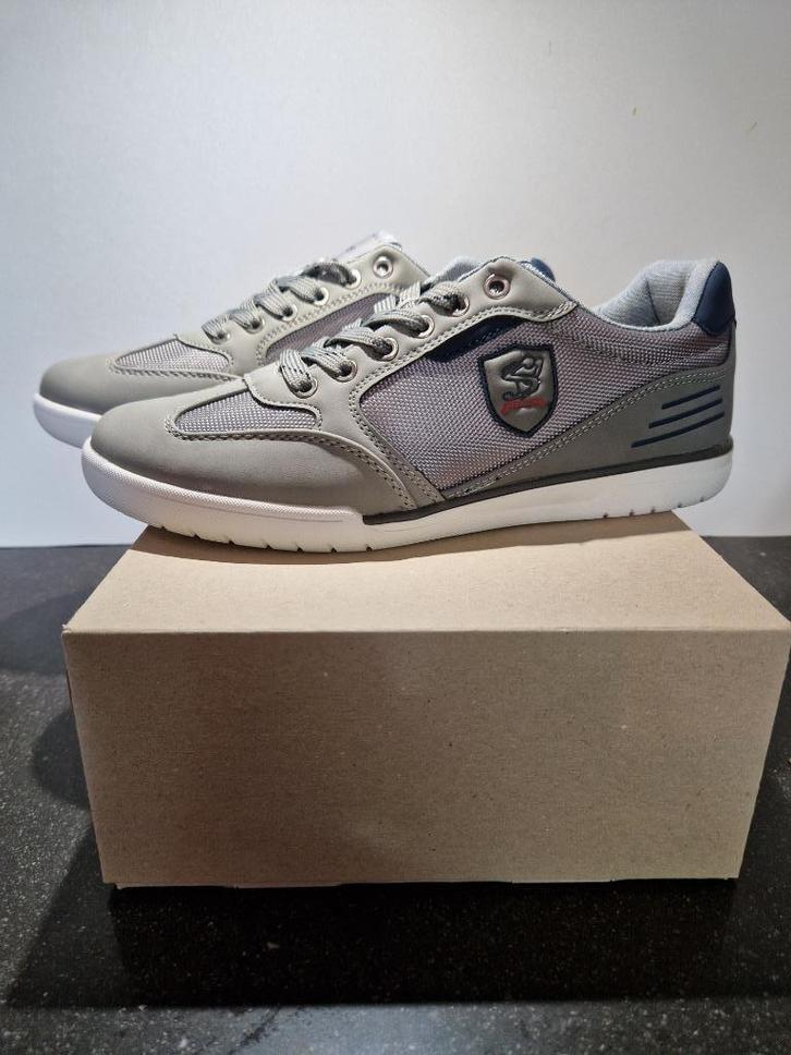 Stone V Sneakers voor Heren - Grijs en Blauw, Kleding | Heren, Schoenen, Nieuw, Sneakers of Gympen, Overige kleuren, Ophalen of Verzenden