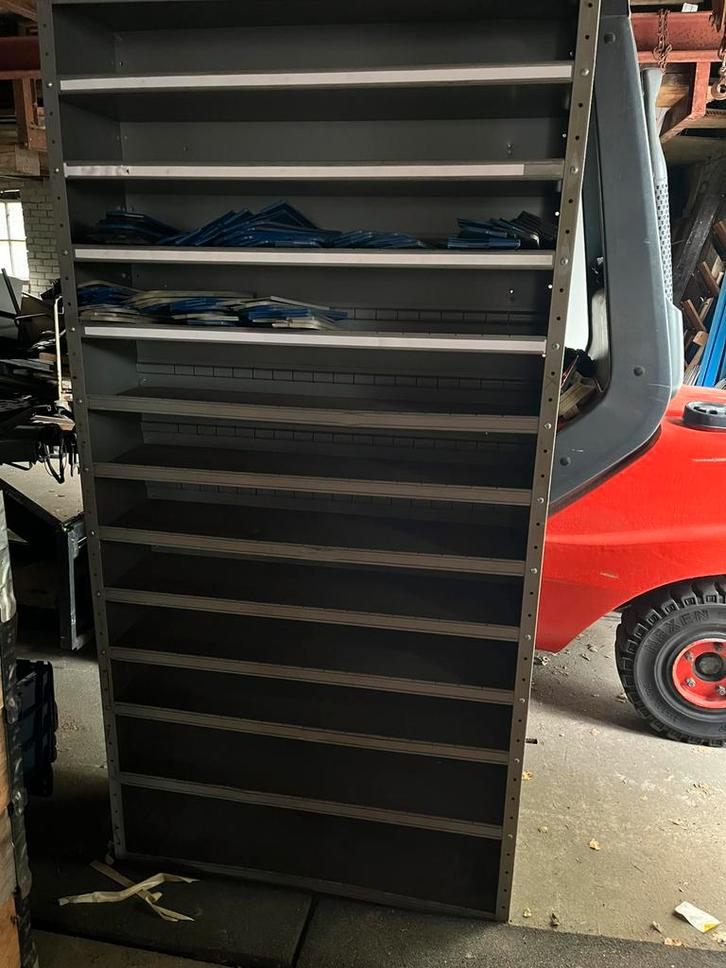 Vakkenkast metaal ijzer magazijn kast werkplaats 1m 2m 30cm, Huis en Inrichting, Kasten | Roldeurkasten en Archiefkasten, Gebruikt