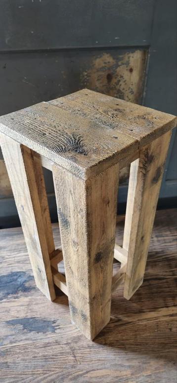 Houten krukken 5 stuks. 68cm hoog beschikbaar voor biedingen