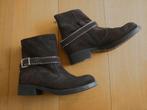 Sportieve zwart-bruin suede enkellaars UNISA 38 snazzeys, Kleding | Dames, Schoenen, Bruin, Verzenden, Lage of Enkellaarzen, Nieuw