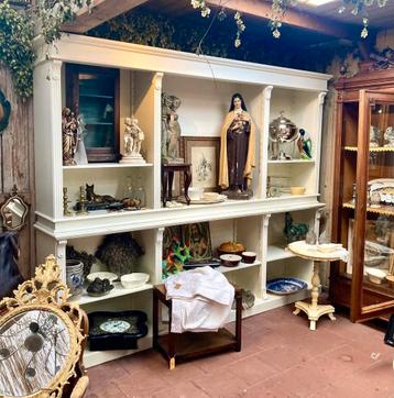 * zeer grote Winkelkast witte brocante Vitrine kast 2 delen beschikbaar voor biedingen