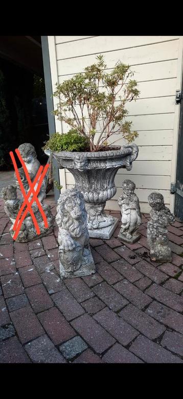 Betonnen tuinbeelden  beschikbaar voor biedingen