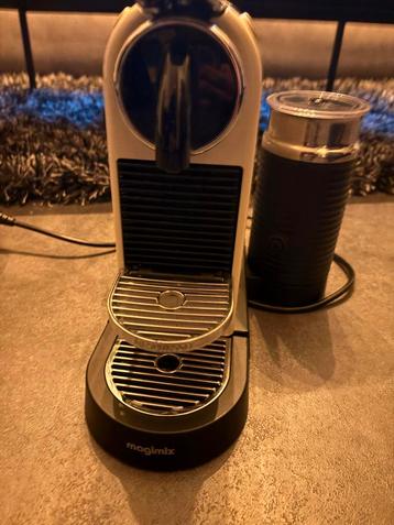 Nespresso Magimix Koffiemachine beschikbaar voor biedingen