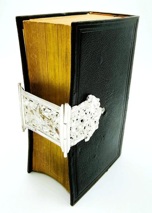 Bijbel met zilveren slot J. Hemmes, Assen, Antiek en Kunst, Antiek | Boeken en Bijbels, Verzenden