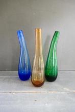 3 vintage gekleurde glazen vazen blauw groen bruin, Antiek en Kunst, Antiek | Vazen, Verzenden