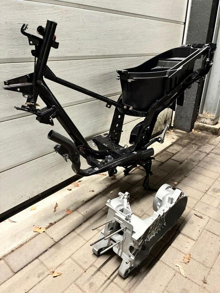 Gilera runner 180cc M08 DD DG Frame & Carter, Fietsen en Brommers, Brommeronderdelen | Algemeen, Zo goed als nieuw, Frame, Ophalen