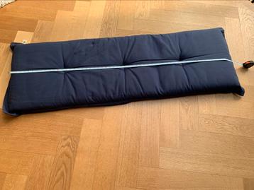 Mooi donkerblauw kussen voor tuinbank van 150cm. beschikbaar voor biedingen