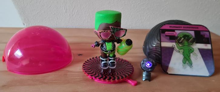 l.o.l. jongen met black light effect, Verzamelen, Poppetjes en Figuurtjes, Gebruikt, Ophalen of Verzenden