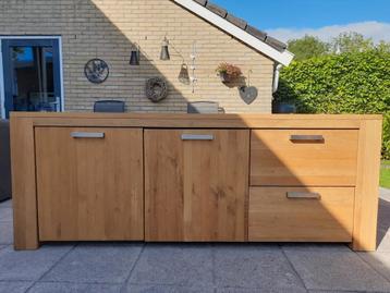 dressoir beschikbaar voor biedingen