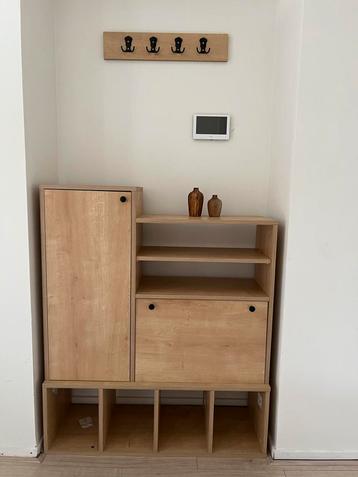 Schoenenkast met kledinghanger