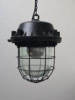 Bijzondere en oude industriële hanglamp, Huis en Inrichting, Lampen | Hanglampen, Ophalen, Gebruikt, Minder dan 50 cm