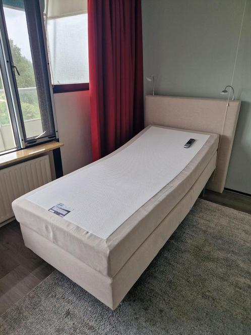 Avek 1 persoons bed, elektrisch verstelbaar, Huis en Inrichting, Slaapkamer | Complete slaapkamers, Zo goed als nieuw, Eenpersoons