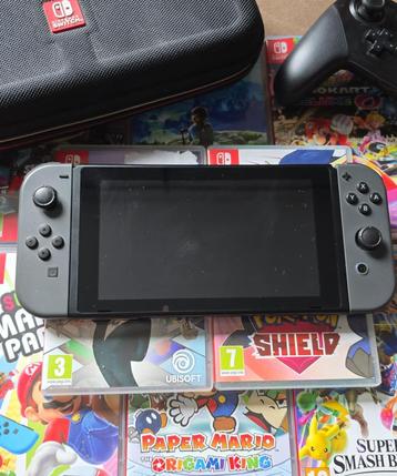 Nintendo Switch, Pro Controller, Travelcase, 3 games beschikbaar voor biedingen