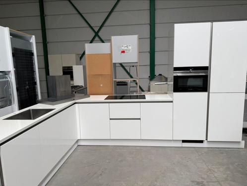 Complete Hoogglans Witte Hoekkeuken Greeploos + GEDEMONTEERD, Huis en Inrichting, Keuken | Complete keukens, Gebruikt, Hoekkeuken