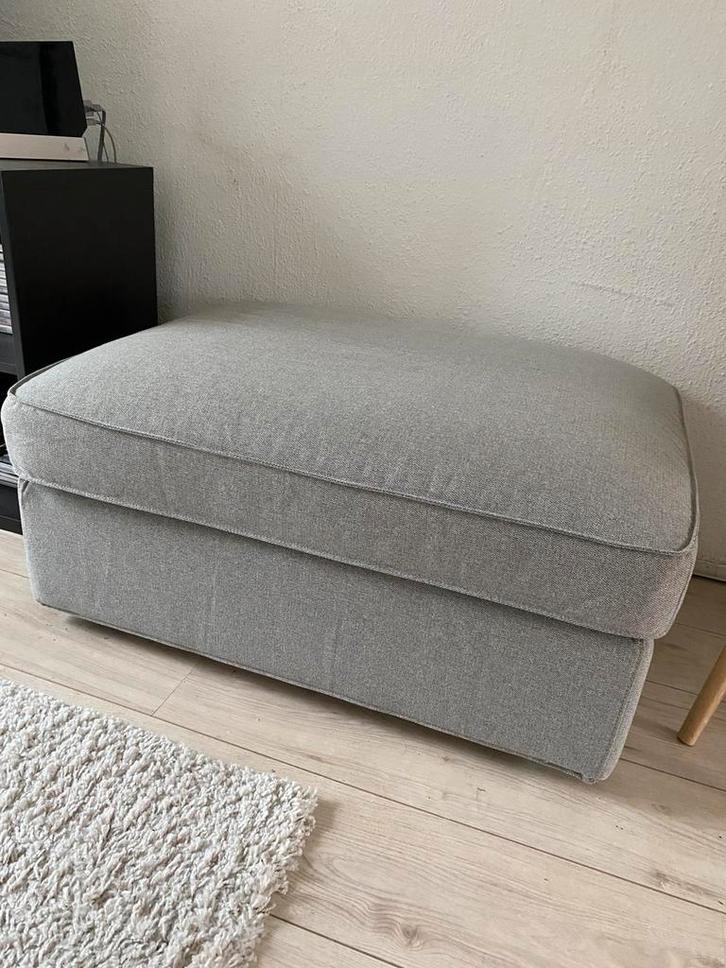 Hocker / Poef Kivik Ikea in nieuwstaat met nieuwe hoes, Huis en Inrichting, Banken | Voetenbanken en Poefen, Zo goed als nieuw