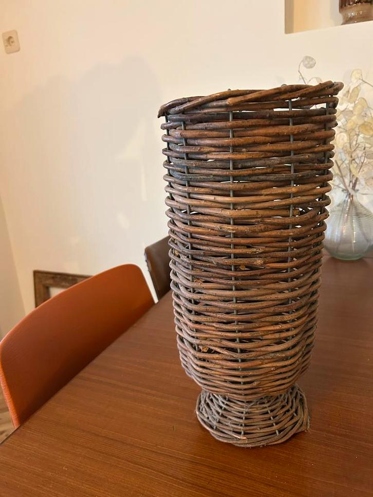 Decoratieve Rotan Vaas, Huis en Inrichting, Woonaccessoires | Vazen, Zo goed als nieuw, Overige kleuren, Minder dan 50 cm, Overige materialen