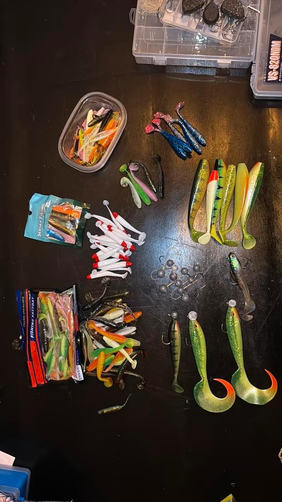 veel grote en kleine shads vrijwel alle kleuren., Watersport en Boten, Hengelsport | Roofvissen, Zo goed als nieuw, Overige typen