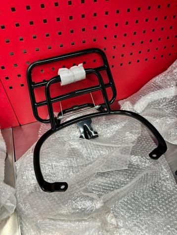 Piaggio Vespa Sprint / Primavera achterdrager glans zwart beschikbaar voor biedingen