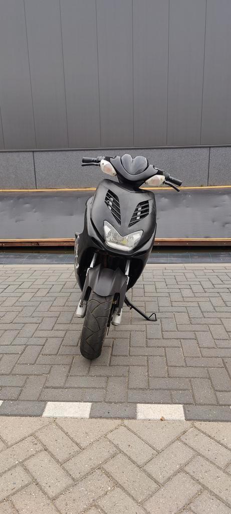 Yamaha Aerox 70CC opnieuw opgebouwd, Fietsen en Brommers, Scooters | Yamaha, Zo goed als nieuw, Aerox, Maximaal 45 km/u, Tweetakt