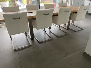 SET VAN 8 LEREN EETKAMERSTOELEN