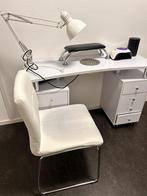 Witte nageltafel met stoel en nagelproducten., Ophalen, Gebruikt, Bureau