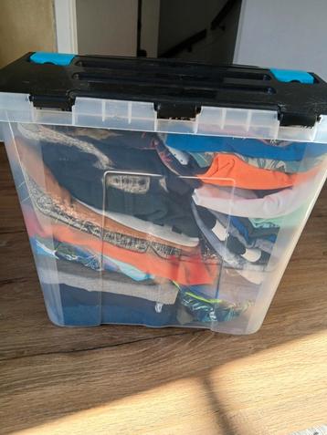 Mooi pakket jongenskleding  beschikbaar voor biedingen