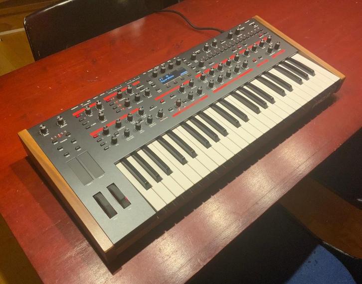 Dave Smith (Sequential) Pro2, Muziek en Instrumenten, Synthesizers, Zo goed als nieuw, Overige aantallen, Overige merken, Met midi-aansluiting